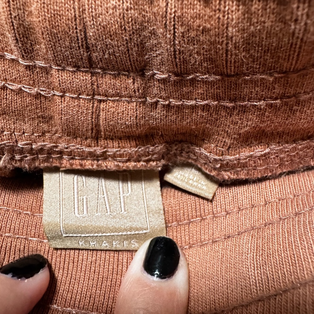 GAP Women's Tan Cargo Pants - Picture 4 of 5